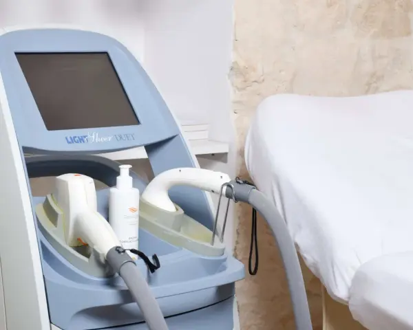 Profesjonalny Light Sheer Duet laser do depilacji. Opinie potwierdzają jego skuteczność i bezpieczeństwo.