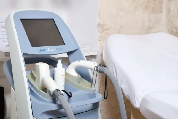Profesjonalny Light Sheer Duet laser do depilacji. Opinie potwierdzają jego skuteczność i bezpieczeństwo.